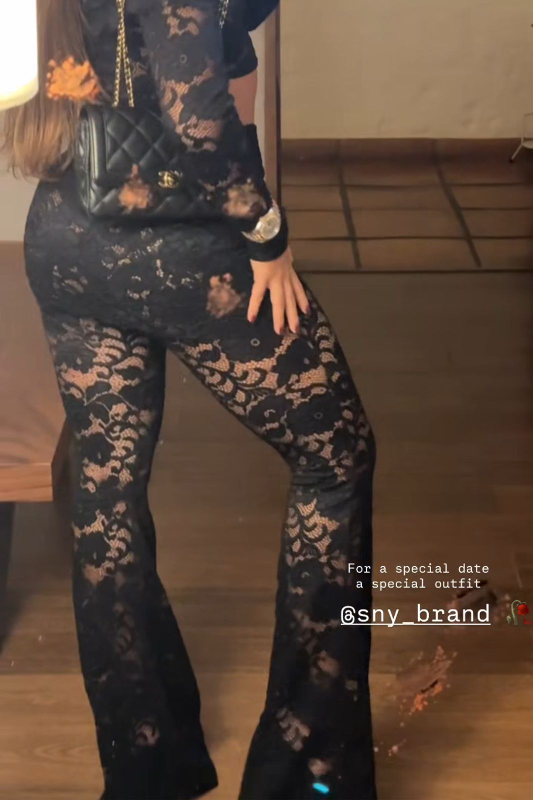 ROMANTIC BLACK