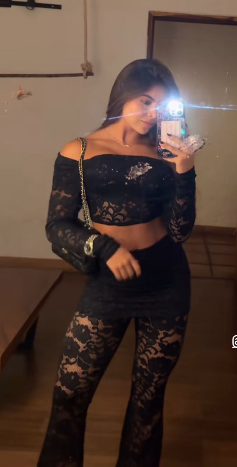 ROMANTIC BLACK