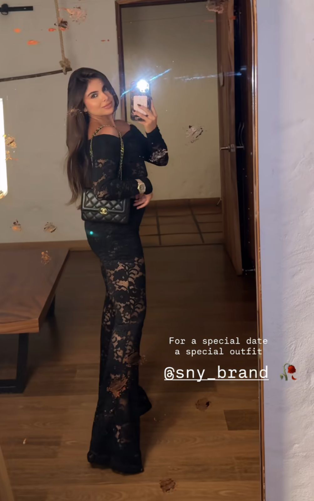 ROMANTIC BLACK